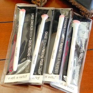 😉 WET n WILD BRUSH SET